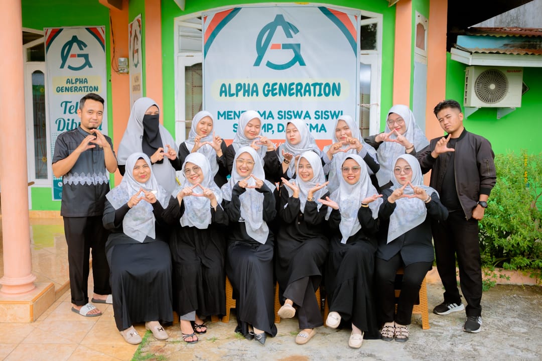 Tim tenaga pengajar Alpha Generation
